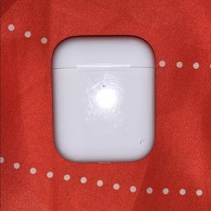 AIRPODS CHARGING CASE!